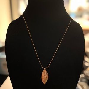 Gold tone necklace